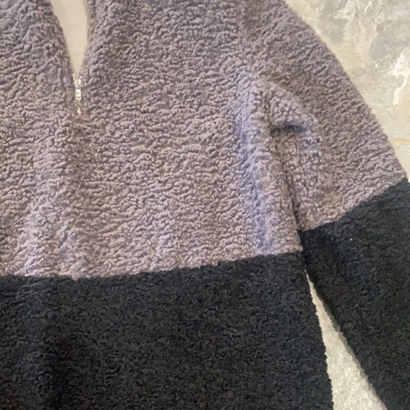 Black/gray color block quarter zip. - Picture 2 of 4